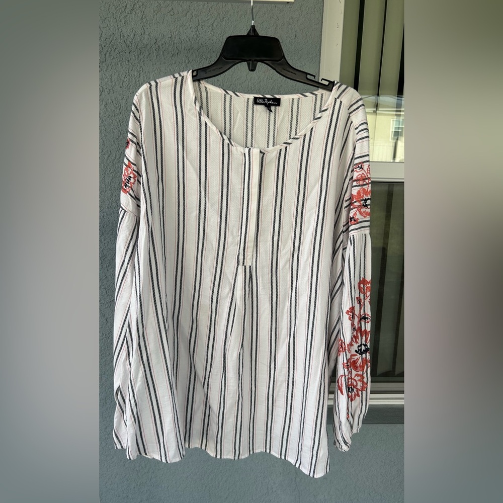 Ulla Popken 24/26 Long Embroidered Floral Sleeves Pullover Buttons Top
